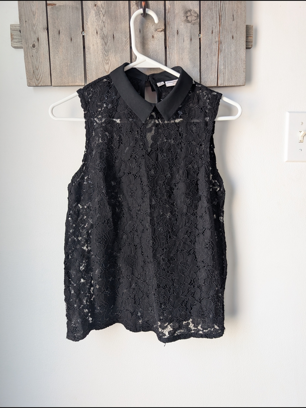 Sleeveless Black Lace Collared Camisole